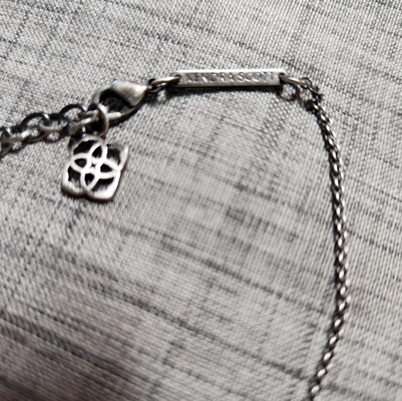 Kendra Scott bronze tone with mother of pearl setting - Picture 3 of 11